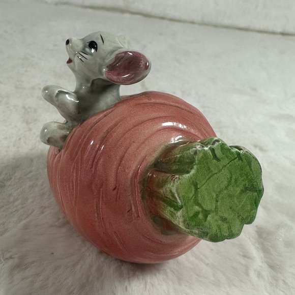 Vintage kitschy ceramic Mouse in Carrot Toothpick Holder Hand Painted 1950’s - Picture 2 of 7